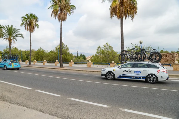 Volgauto in actie op La Vuelta — Stockfoto