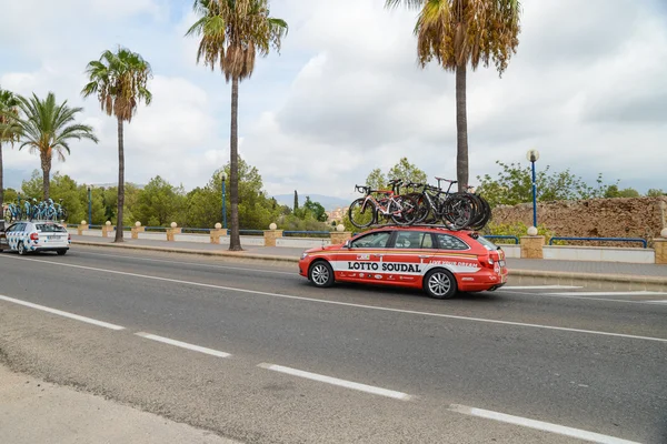 Zespołu samochodów w akcji w La Vuelta — Zdjęcie stockowe