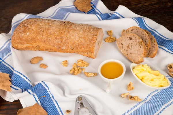 Ореховый хлеб — стоковое фото