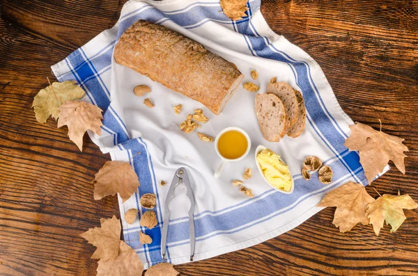 Walnut bread — Stock Photo, Image