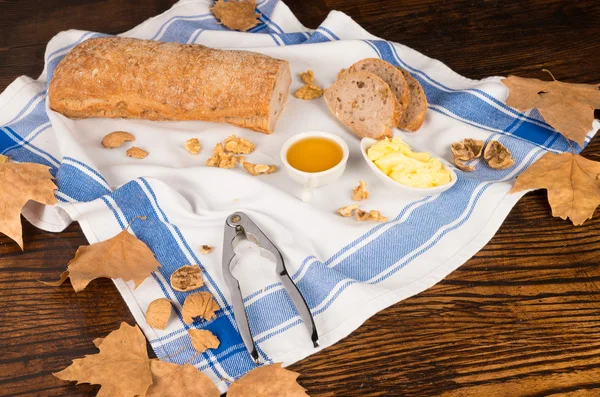 Cevizli ekmek — Stok fotoğraf