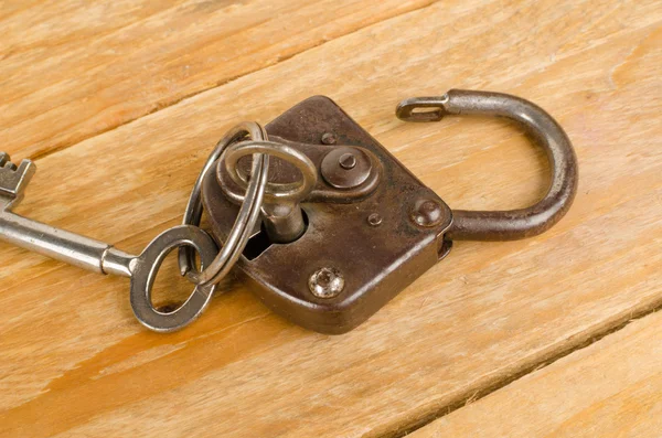 Keys and padlock — Stock Photo, Image