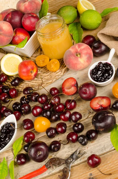 Summer fruit — Stock Photo, Image