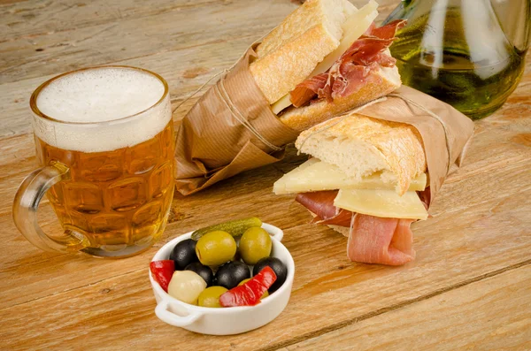 Španělská šunka a sýr sendvič — Stock fotografie