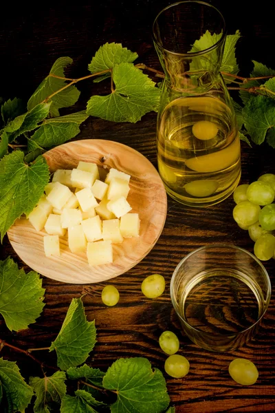 Uvas, queijo e vinho — Fotografia de Stock
