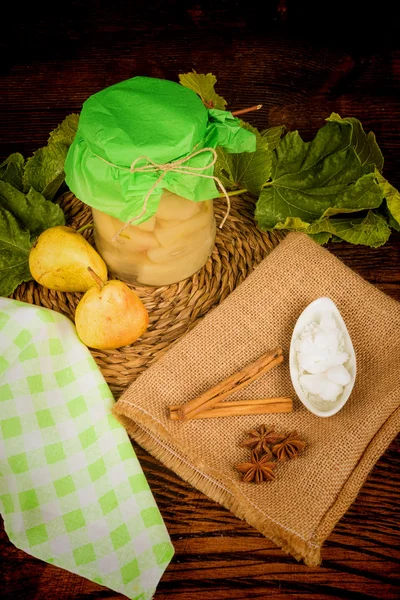 Birnenkonserven — Stockfoto