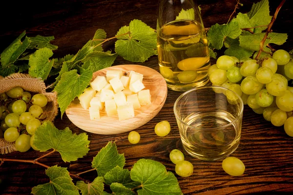 Grapes and cheese — Stock Photo, Image