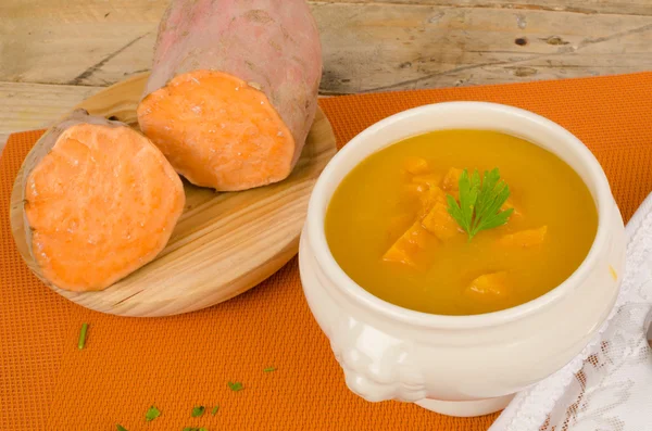 Суп из сладкого картофеля — стоковое фото