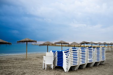 Kumsalda fırtınalı bir gün