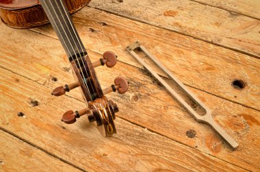 Viloin ve tuning çatal