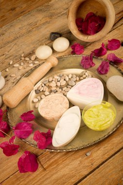 Çeşitli yüz losyonlar