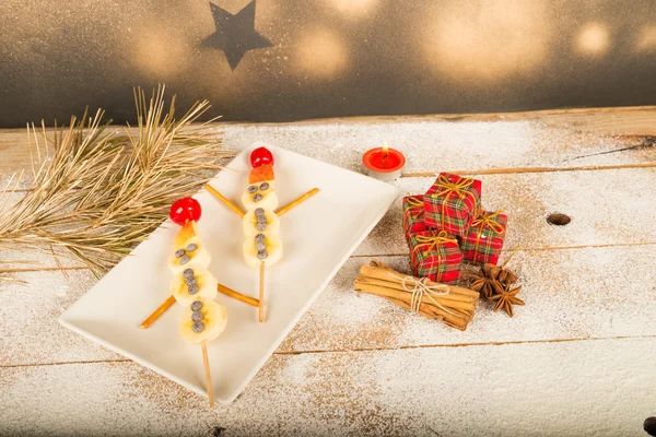 Рождественский десерт для детей — стоковое фото