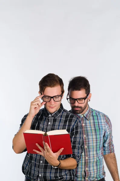 Leitura de nerds — Fotografia de Stock