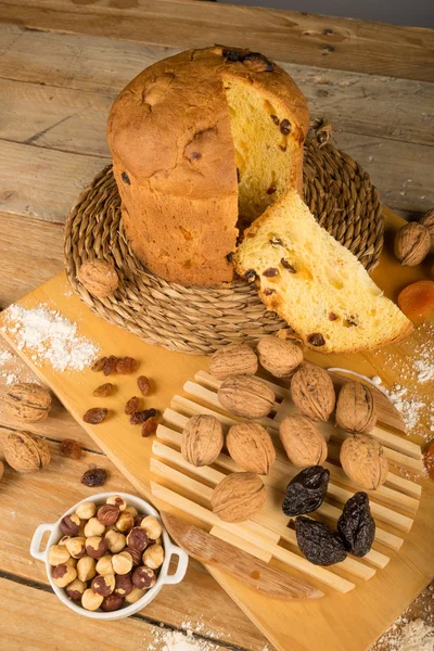 Panettone ve malzemeler — Stok fotoğraf