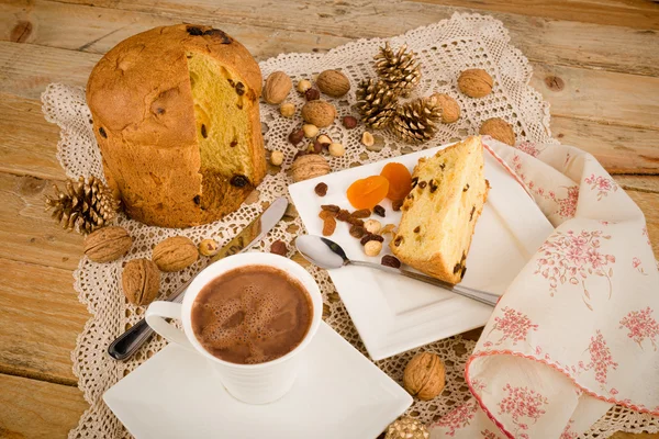 Panettone s horkou čokoládou — Stock fotografie