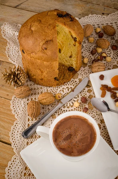 Panettone s horkou čokoládou — Stock fotografie