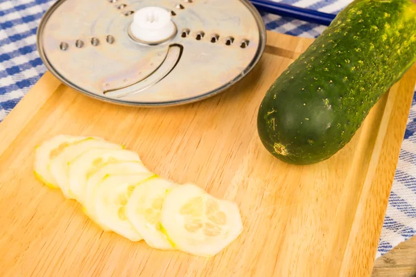 Slicing cucumber — Stock Photo, Image