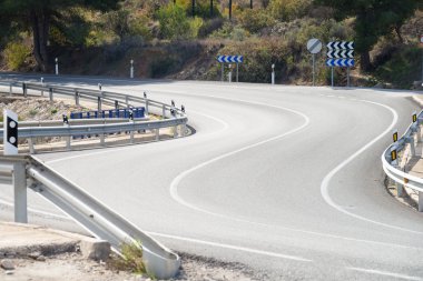 Yol kazası engelleri ile