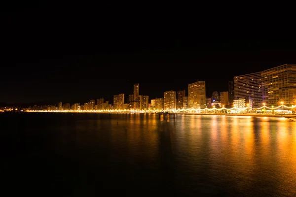 El horizonte de Benidorm por la noche — Foto de Stock