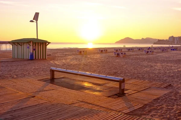 Zonsondergang op het strand van Benidorm — Stockfoto