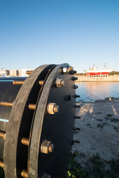 Industriområde, stål rörledningar — Stockfoto