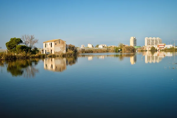 Albufera 초 호에 있는 오래 된 농가 — 스톡 사진