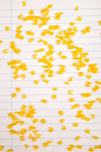 Anteckningsbok med pasta bokstäver — Stockfoto