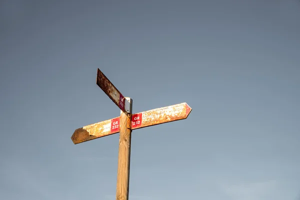 Oude wandelen wegwijzer — Stockfoto