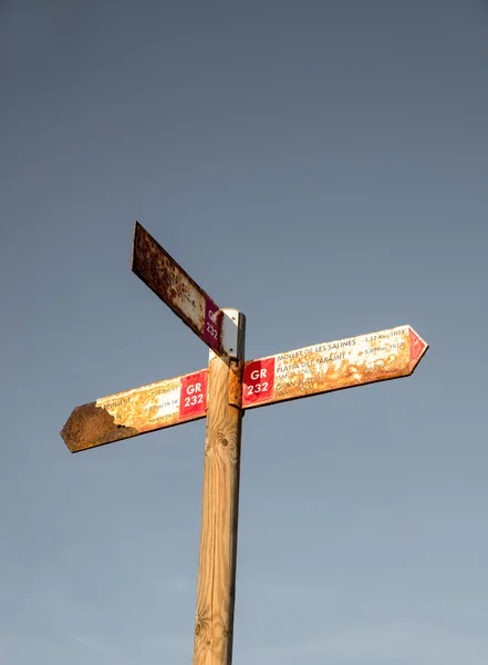 Oude wandelen wegwijzer — Stockfoto