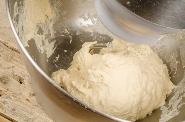 Processeur alimentaire domestique avec pâte — Photo