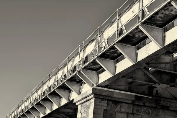 Estructura de acero de un puente ferroviario — Foto de Stock
