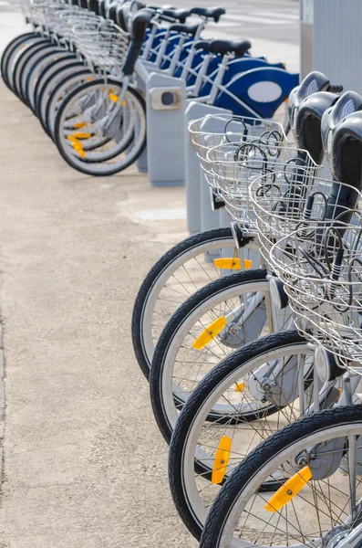 Estação de aluguer de bicicletas — Fotografia de Stock