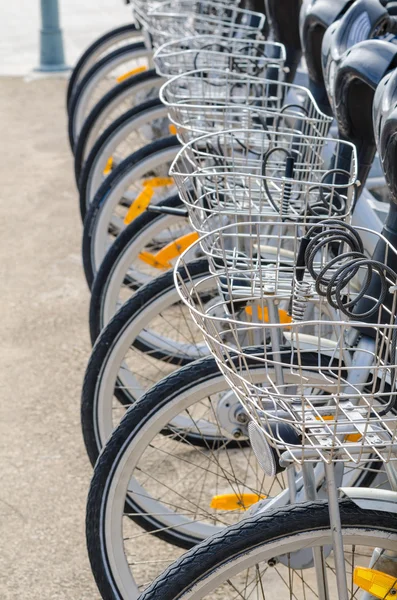 Estação de aluguer de bicicletas — Fotografia de Stock