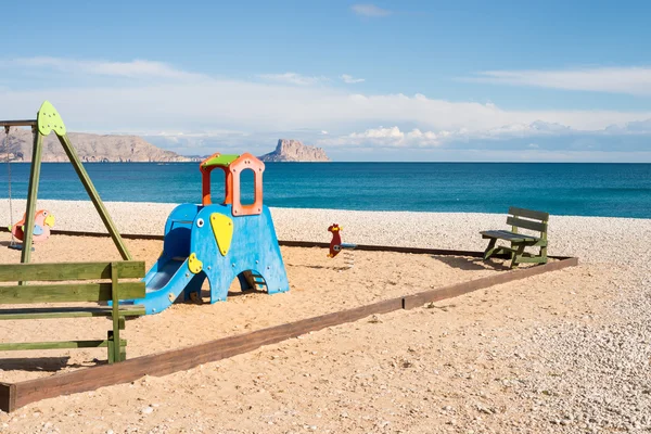 Parque infantil en la playa — Foto de Stock