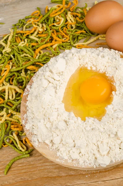 Preparing German spaetzle noodles — Stock Photo, Image