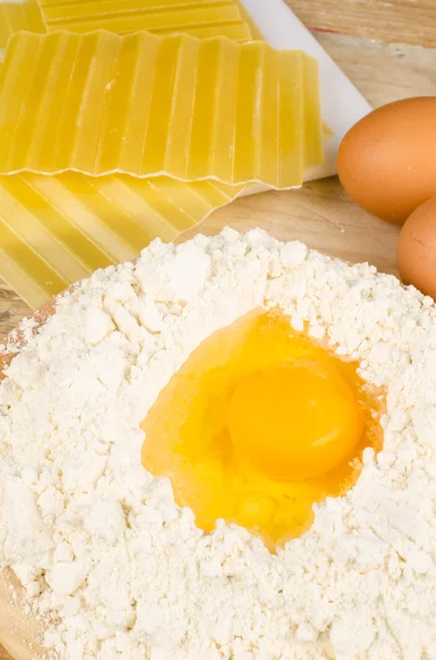 Preparing lasagna dough — Stock Photo, Image