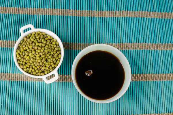 Bowls with soy sauce and soy beans — Stock Photo, Image