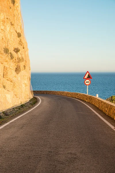 Narrow coastal road — Stock Photo, Image