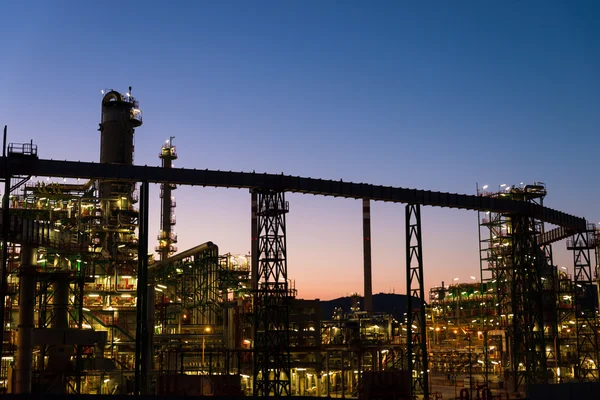 Petrochemical plant at dusk — Stock Photo, Image