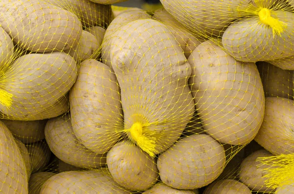 Φρέσκιες πατάτες στα δίχτυα — Φωτογραφία Αρχείου