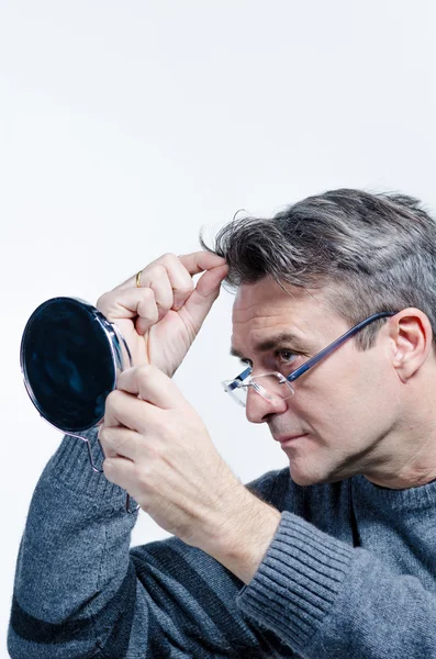 Looking for gray hair — Stock Photo, Image