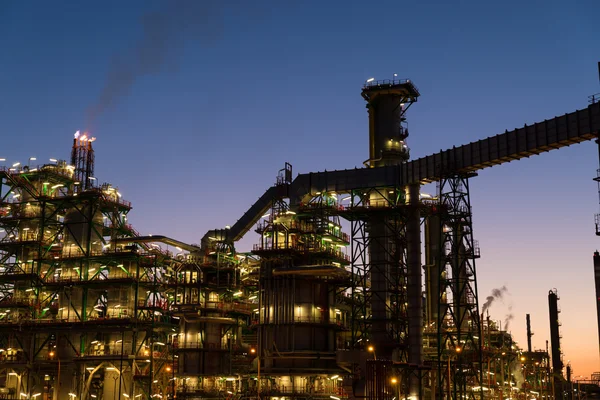 Petrochemical plant at dusk — Stock Photo, Image