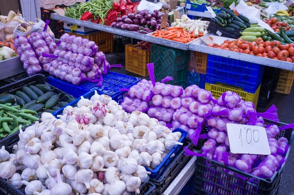 Produce on street market — Stock Photo, Image