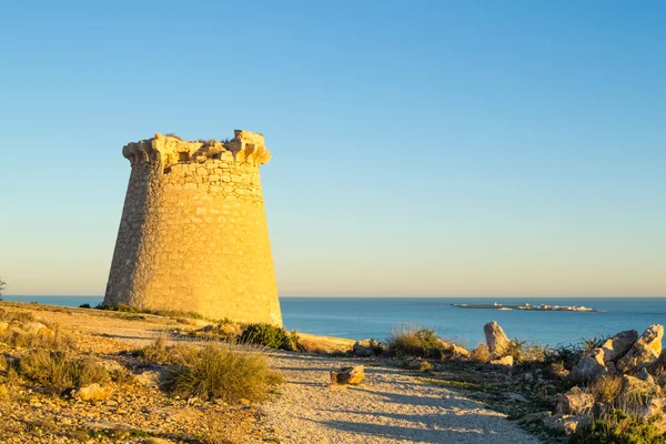 Antigua Atalaya en la costa mediterránea — Foto de Stock