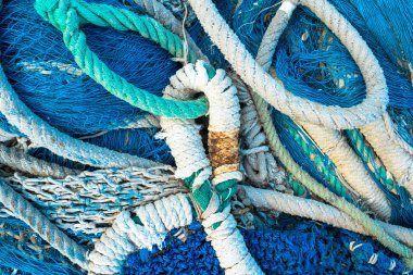 halatlar ve balık ağlarına