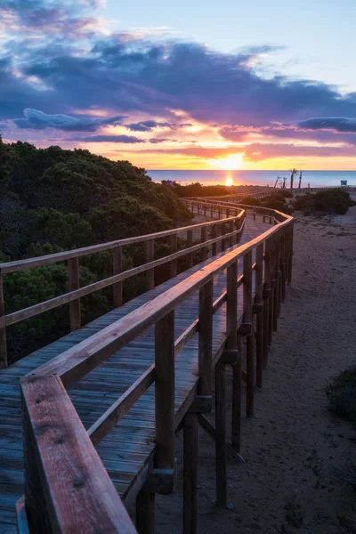 Praia do Mediterrâneo ao nascer do sol — Fotografia de Stock