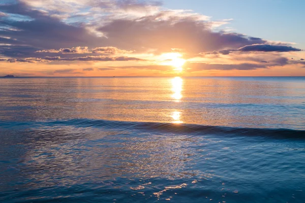 日の出地中海ビーチ — ストック写真
