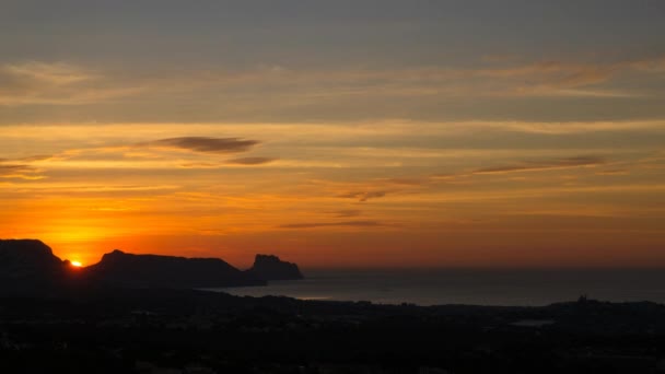 Восход солнца над заливом Алтея — стоковое видео