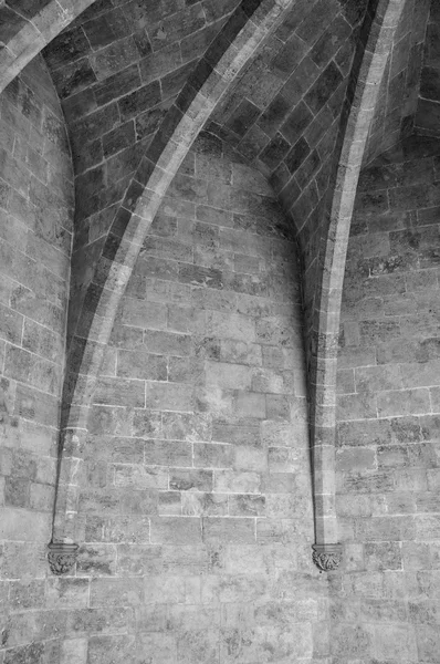 Лестница внутри средневекового замка — стоковое фото