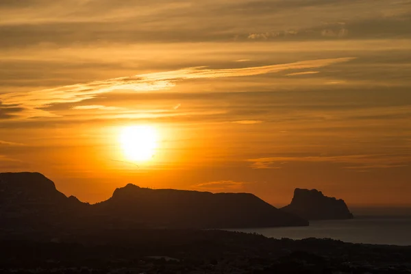 Salida del sol sobre la bahía de Altea — Foto de Stock